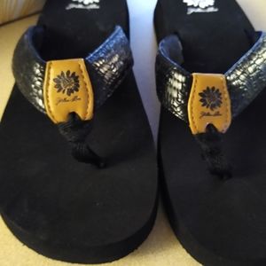 Women's Sandals/ Fabiana Black Flip flops